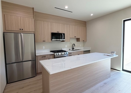 5656 Mammoth Ave - Photo 1