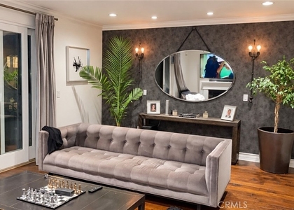 122 N Clark Drive - Photo 1
