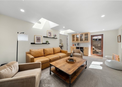 5010 Elmwood - Photo 1