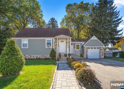 98 Jackson - Photo 1