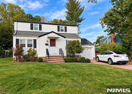 35 Lexington - Photo 1