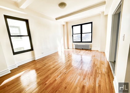 Second Avenue - Photo 1