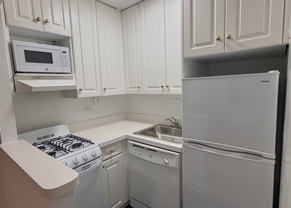 York Avenue - Photo 1