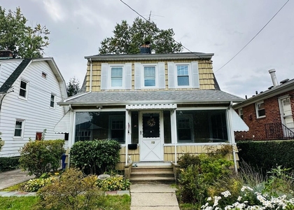 41-12 Glenwood Street - Photo 1