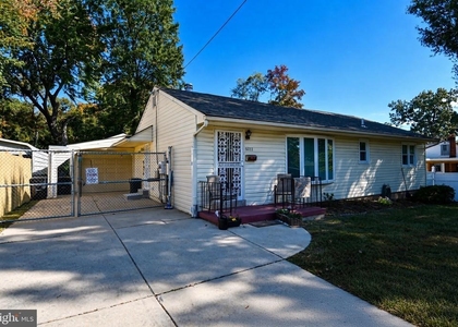 6011 Carter Avenue - Photo 1