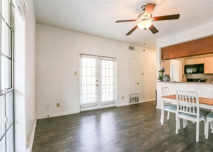 912 W 22nd St - Photo 1