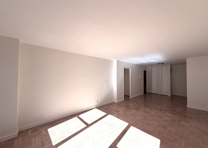 East 49th Street - Photo 1