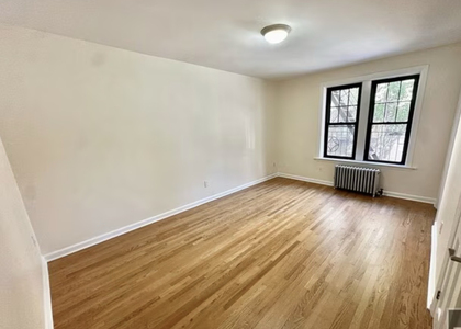 218 West 10th Street - Photo 1