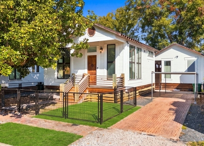 813 E 23rd Street - Photo 1