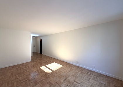 East 49th Street - Photo 1