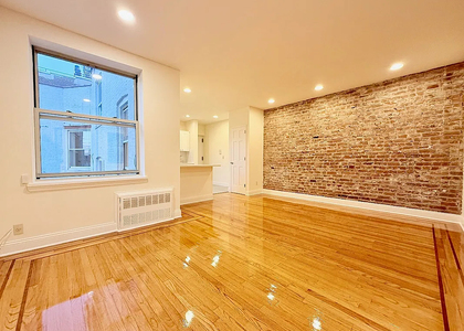 West 10th Street - Photo 1