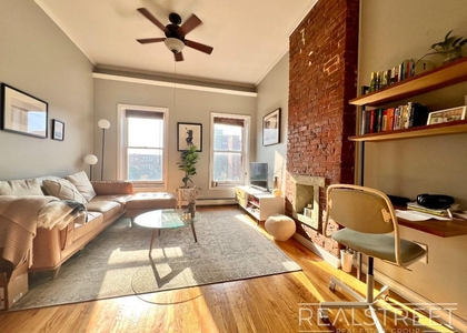 479 Hicks St - Photo 1