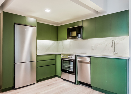 619 Throop Ave - Photo 1
