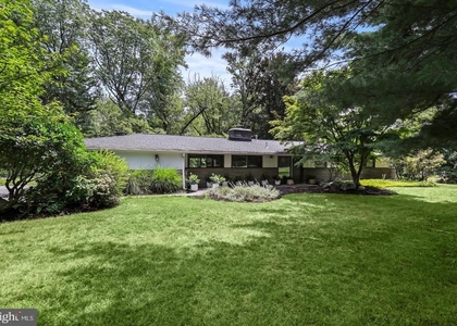 1004 Mercer Rd - Photo 1