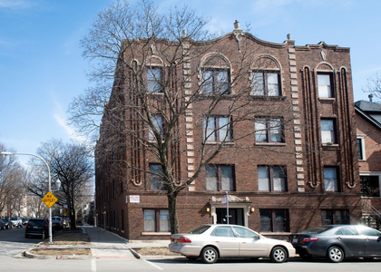 3325 N Lakewood Avenue - Photo 1