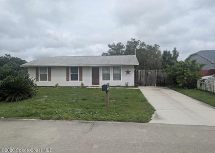 111 Dolphin Street Se - Photo 1