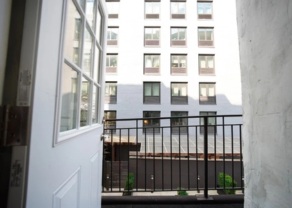 Avenue B - Photo 1
