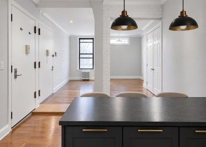6BR in East Village - Photo 1