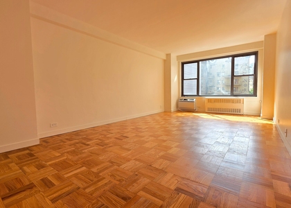 Fourth Avenue - Photo 1