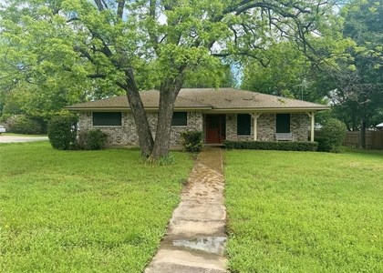 522 W 4th Street - Photo 1