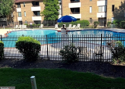 527 Florida Avenue - Photo 1