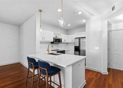 390 17th Street Nw - Photo 1
