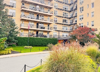 23-50 Water's Edge Drive - Photo 1