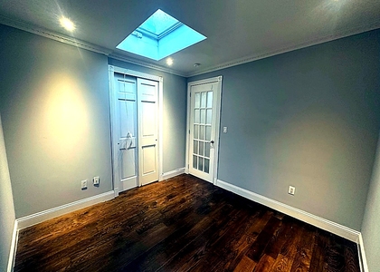 East 26th Street - 4 Bed - Photo 1