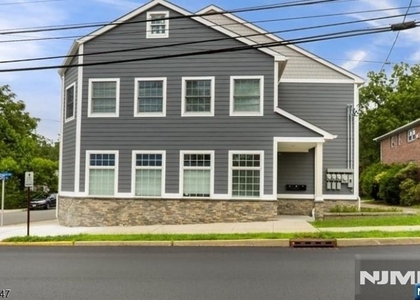 627 Bloomfield - Photo 1