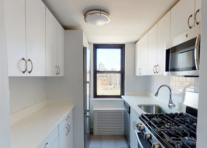 E 16 St - Photo 1