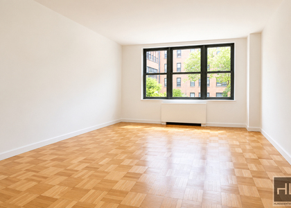 East 49 Street - Photo 1