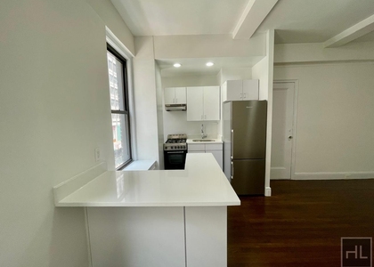 East 46 Street - Photo 1