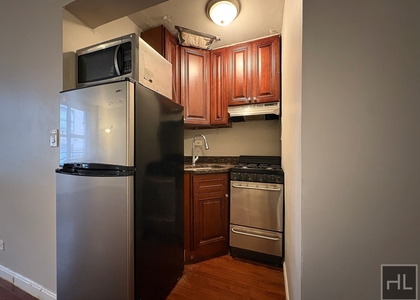 East 58 Street - Photo 1