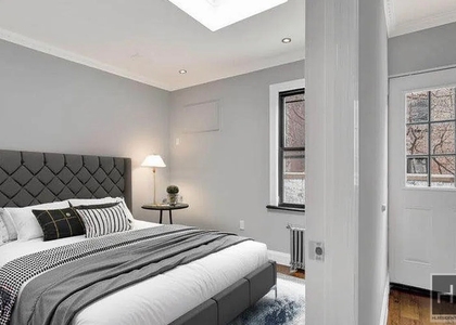 West 52 Street - Photo 1
