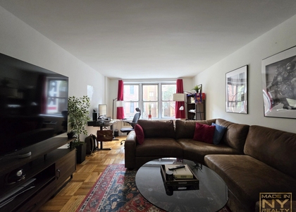 320 W 30th Street - Photo 1