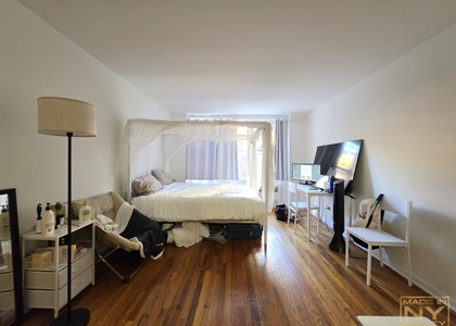 320 W 30th Street - Photo 1