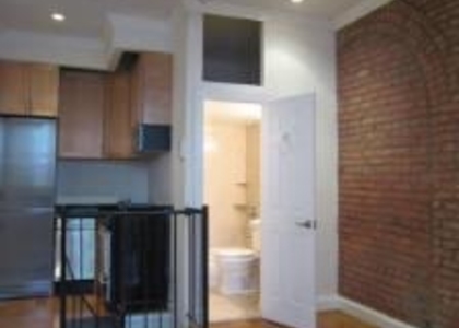 Hudson St & Perry St  - Photo 1