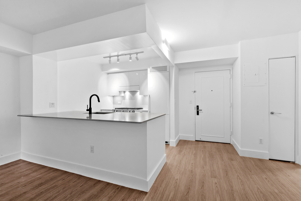 160 West 24th Street - Photo 6