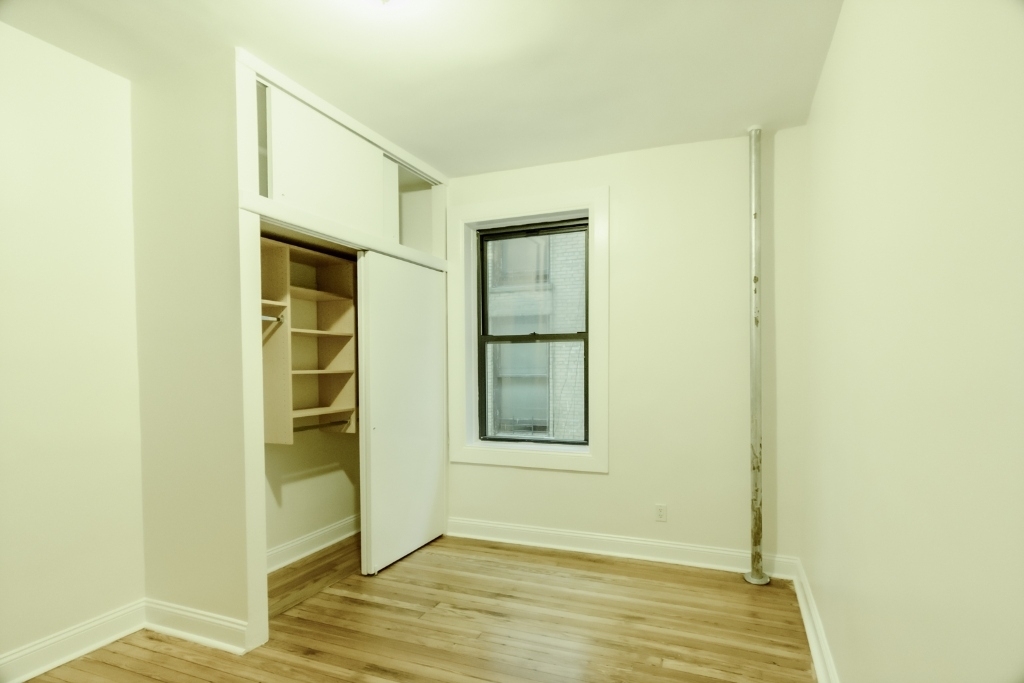 207 West 11th st - Photo 4