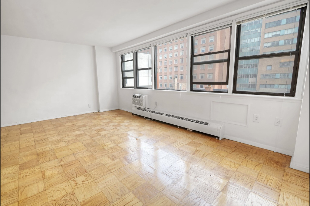 435 West 57th - Photo 4