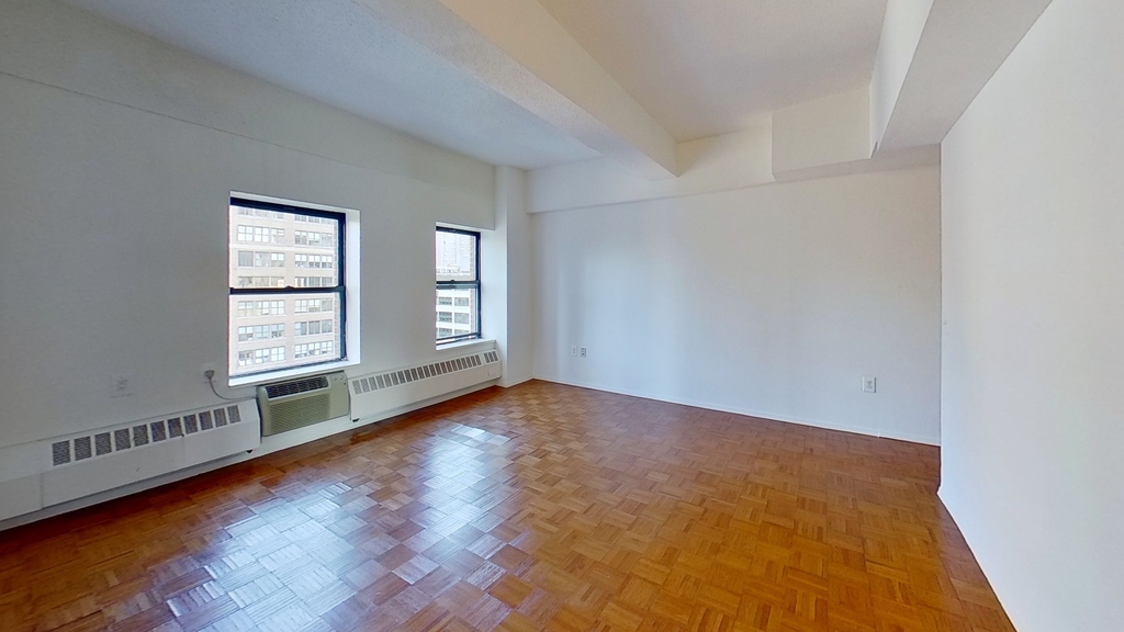 360 West 34th Street - Photo 2