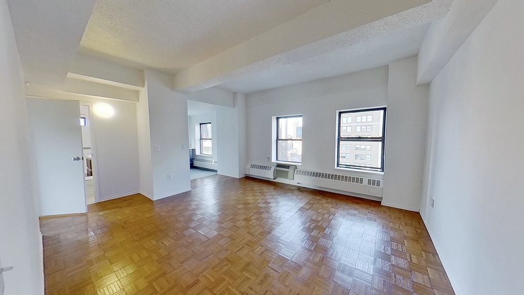 360 West 34th Street - Photo 1