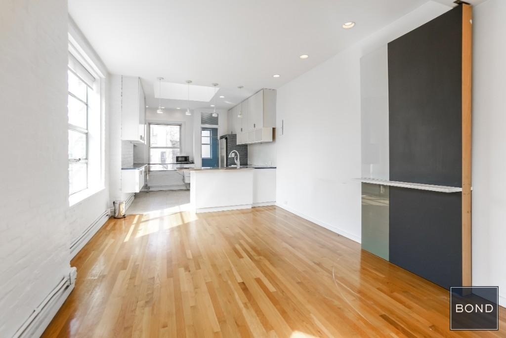 313 West 17th Street - Photo 2