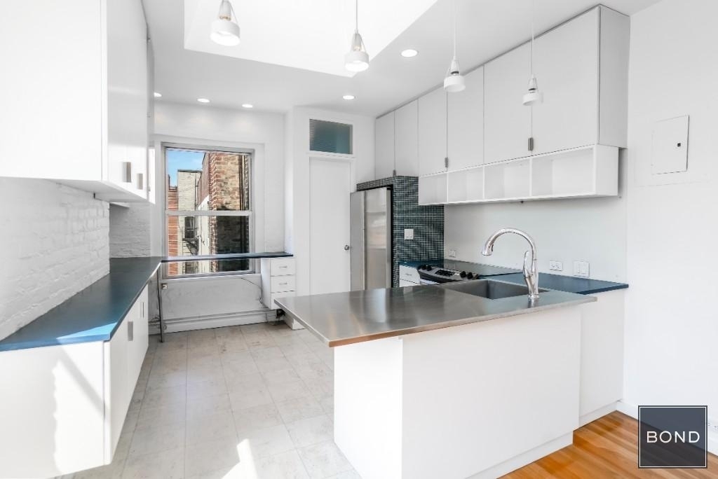 313 West 17th Street - Photo 1