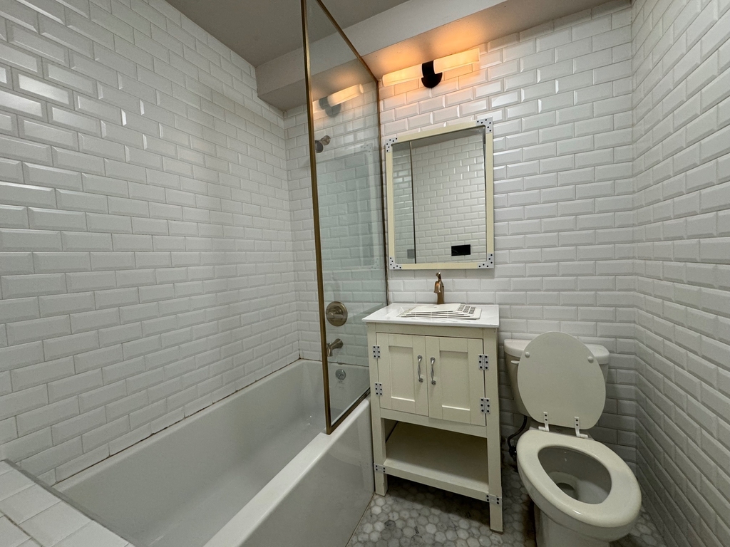 31 Brooklyn Avenue - Photo 2