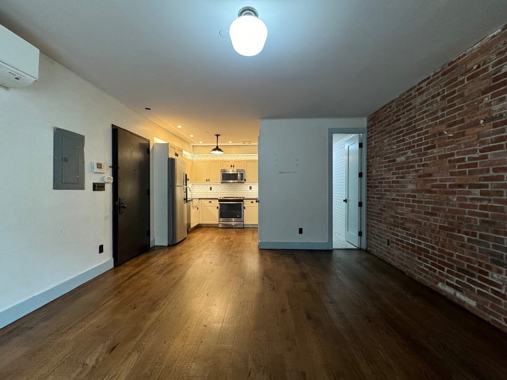 31 Brooklyn Avenue - Photo 1