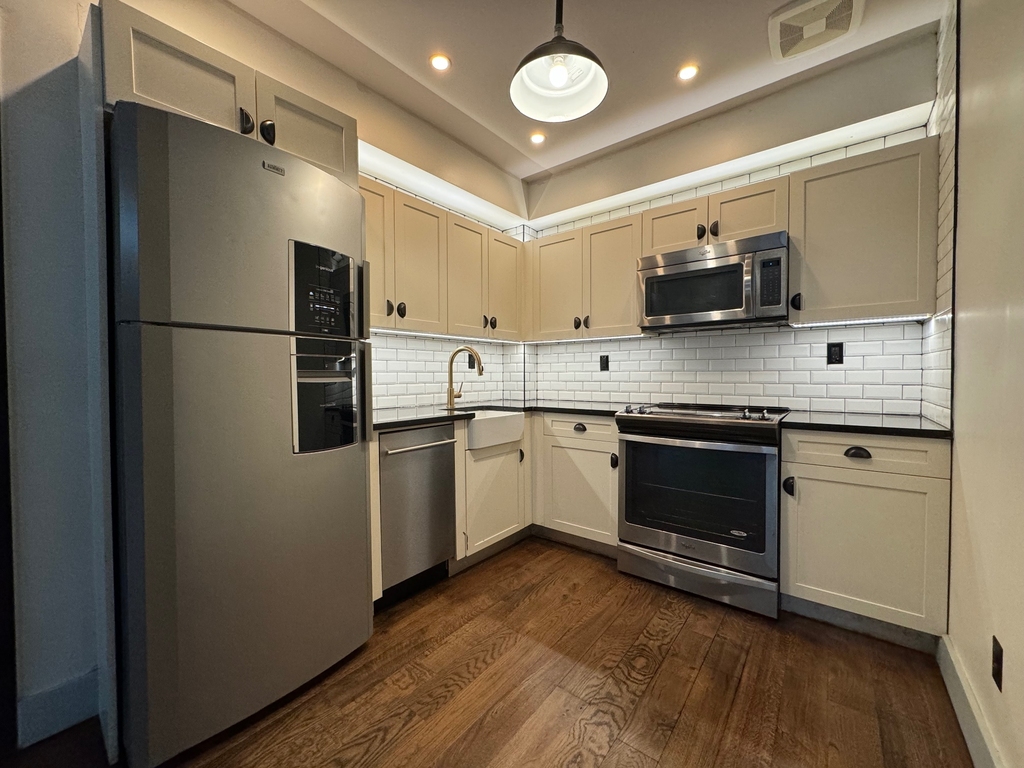 31 Brooklyn Avenue - Photo 3