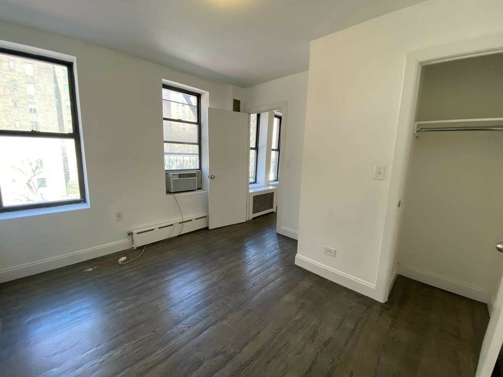 542 East 14th Street - Photo 2