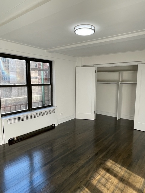  East 38th Street - Photo 5