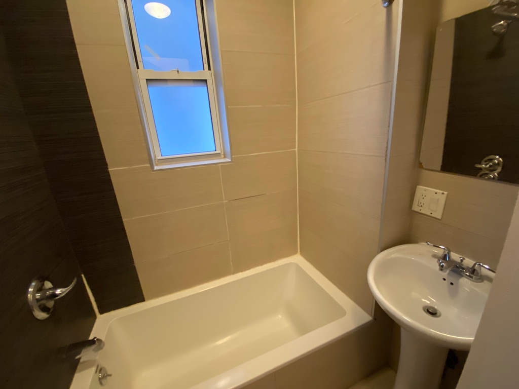 252 Stockholm Street - Photo 4